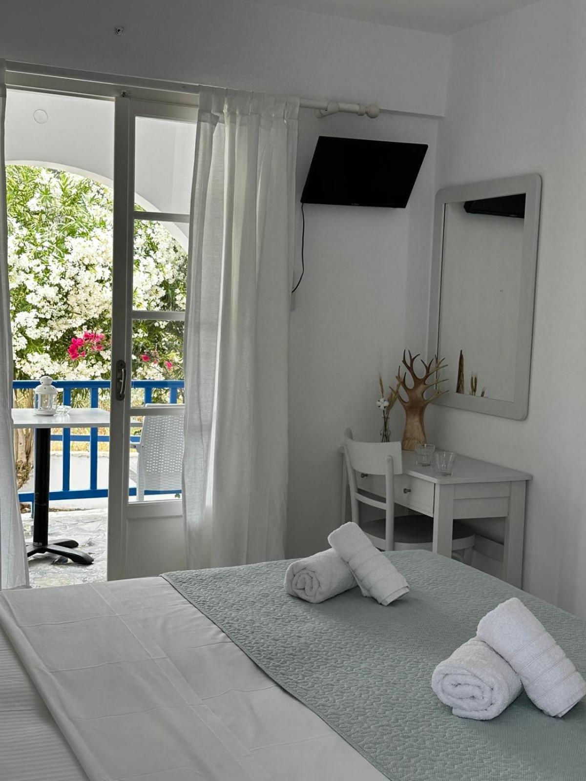 Εvi Evan Hotel Галисас Екстериор снимка