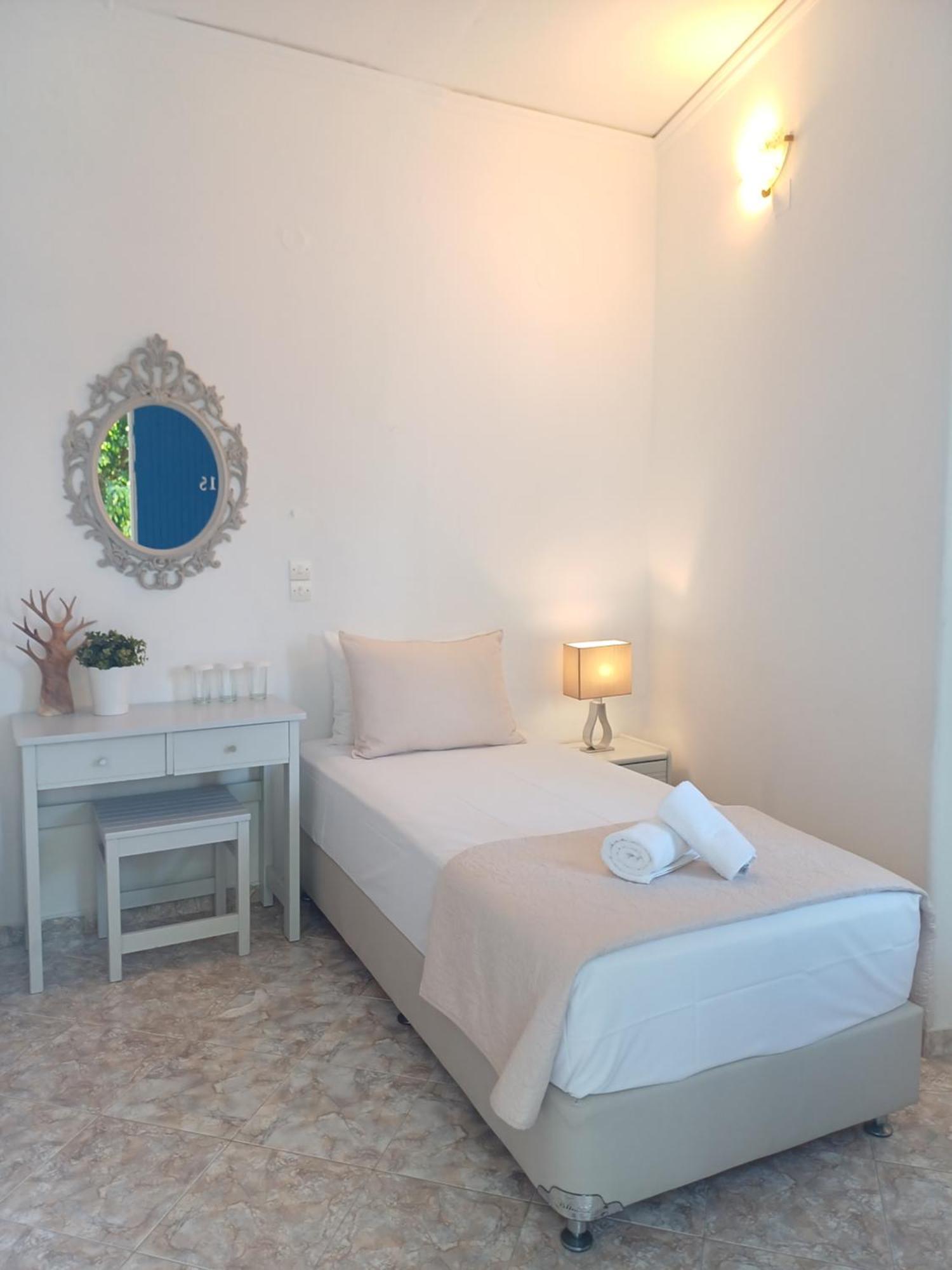 Εvi Evan Hotel Галисас Екстериор снимка